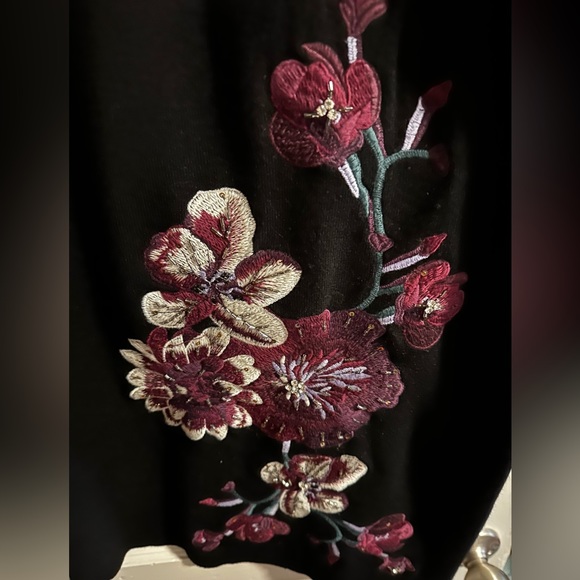 Inc International Concepts Plus  Black Embroidered Tunic Sweater. Bell-Sleeve 2X - Picture 5 of 6